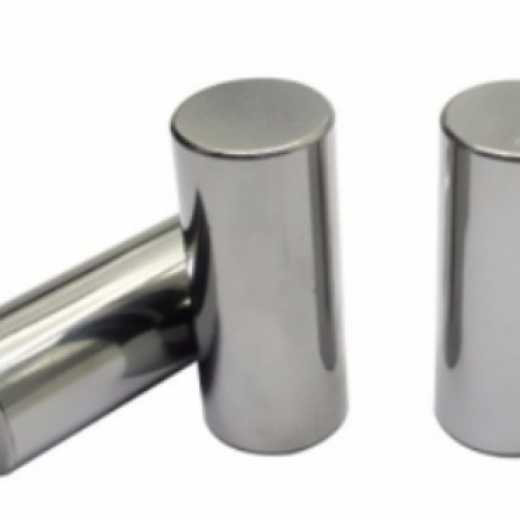 Tungsten carbide pin studs for high pressure grinding roll