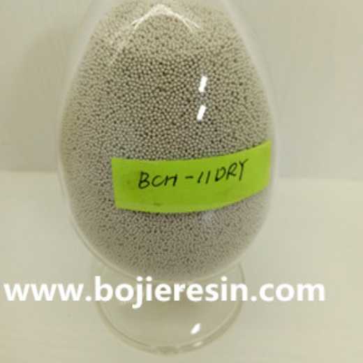 Hexavalent chromium removal resin