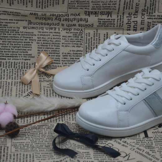 Funkycolour/little white shoes
