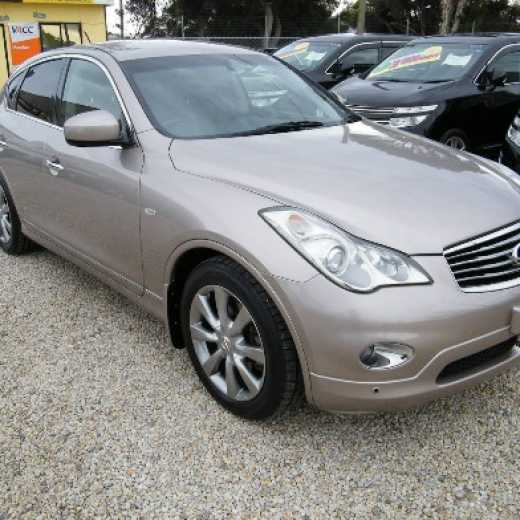 2010 Infinity EX37 GT 4WD, mileage 106670 KM.